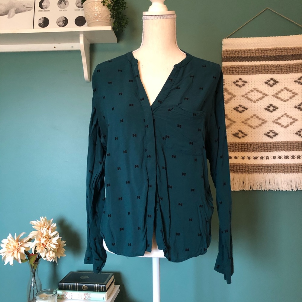 Green Blouse with Black Pattern